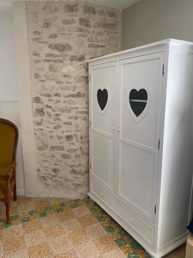 La Tour 2: Appart Neuf Au Coeur De La Petite Venise LʼIsle-sur-la-Sorgue Esterno foto